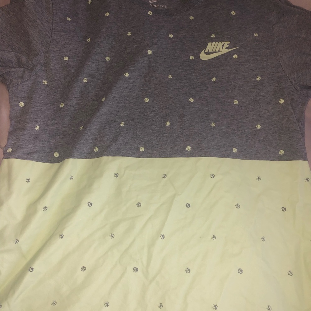 nike t-shirt
